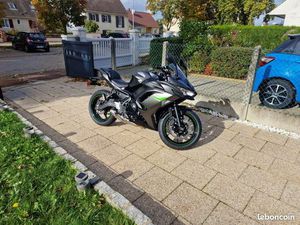 KAWASAKI NINJA 650 – 2023 – 7 000 KM – PREMIÈRE MAIN – EXCELLENT ÉTAT