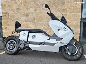 CE 04 BMW SCOOTER ÉLECTRIQUE