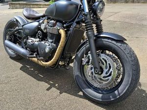 TRIUMPH BONNEVILLE 1200 BOBBER