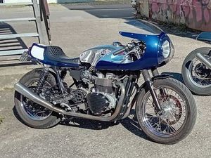 TRIUMPH BONNEVILLE 900 DE 2006