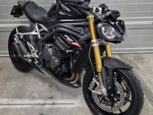 TRIUMPH SPEED TRIPLE 1200 RS