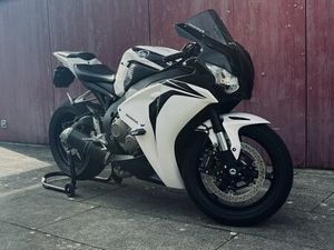 HONDA CBR 1000RR - VERHANDELBAR
