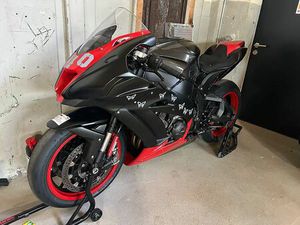 AUF IN DIE NEUE SAISON: KAWA ZX10R