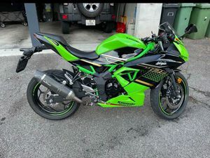 KAWASAKI NINJA 125 GOLD EDITION