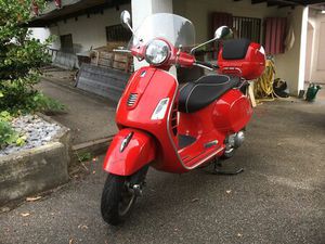 VESPA GTS SUPER 300 ABS - NUR 2000KM!