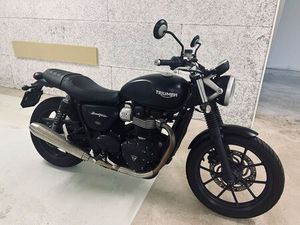 TRIUMPH STREET TWIN 900