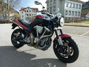 SCHÖNE LEICHT UMGEBAUTE YAMAHA MT-01 MIT ZUBEHÖR