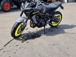 YAMAHA MT-09