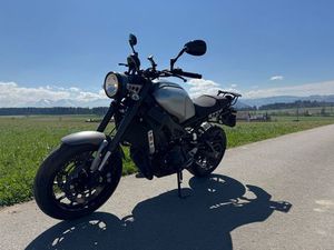 YAMAHA XSR900 AUS 1. HAND, TOP ZUSTAND