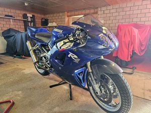 RENNSTRECKEN-MOTORRAD YAMAHA R1 – READY TO RACE!