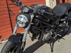DUCATI MONSTER 696
