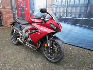 TRIUMPH DAYTONA 660 GARANTIE BIS 02/29 REIFEN NEU!
