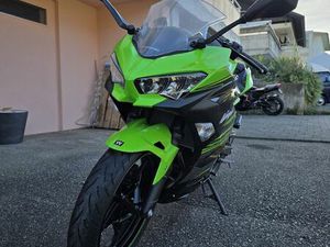 MOTORRAD KAWASAKI NINJA 400 ABS 2 ZYLINDER AKRAPOVIC