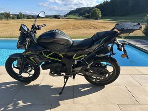 KAWASAKI Z125 ABS - TOP ZUSTAND! MIT ZUBEHÖR