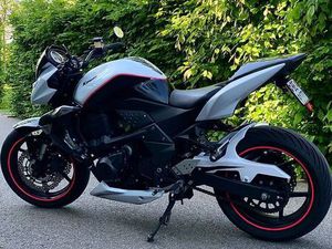 TRAUMHAFTES KAWASAKI Z750 NAKED BIKE, 03/2010, VIELE PARTS