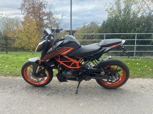 KTM DUKE 125 IN SEHR GUTEM ZUSTAND JAHRGANG 2023