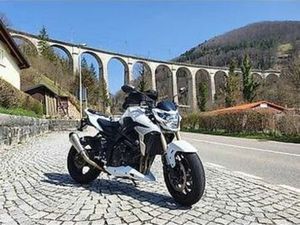 SUZUKI GSR 750A _ FRISCH AB SERVICE