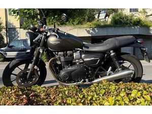 TRIUMPH STREET TWIN 900