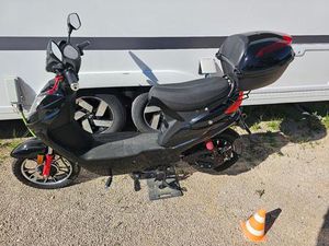 E-ROLLER 45 KM/H, NEUWERTIG, GARANTIE! ERST 450 KM, LI-ACCU, 3 PS