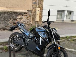 MOTO ÉLECTRIQUE EBROH BRAVO GLS 10/2023 - 125 CC – 8000 KM – TRÈS BON ÉTAT