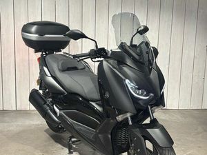 YAMAHA X-MAX 300 TECH MAX - LE SHOWROOM