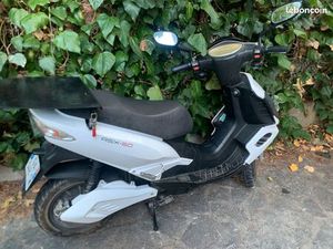VENDS SCOOTER 50