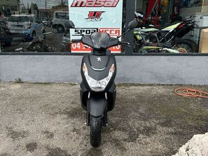 PEUGEOT KISBEE 50 CM³ – 2022 – 5 527 KM – EXCELLENT ÉTAT – 1 300