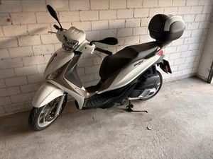 PIAGGIO MEDLEY 125 / 1. HAND / BJ 23