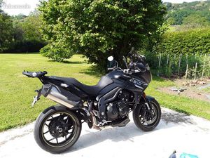 MOTO TRIUMPH TIGER 1050
