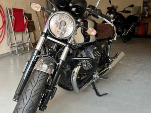 MOTO GUZZI V7 ANNIVERSARIO