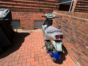 ROLLER VON DER MARKE SYM 25 KM/H