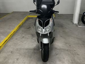 APRILIA SPORTCITY 200 CCM MIT TOPCASE