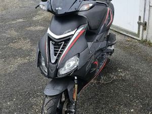 APRILIA SR 50 ( 2018 JAHRGANG ) 11.000KM