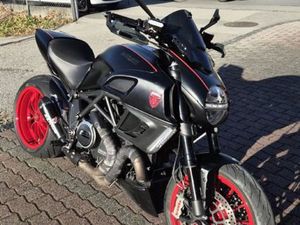 DUCATI DIAVEL DARK