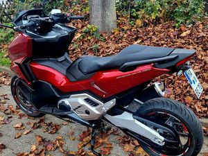 HONDA FORZA 750 MIT EXTRAS FÜR 1000.- (NUR 2500KM)