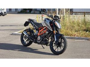 KTM DUKE 125 (2022), MIT EINIGE UMBAUTEN.