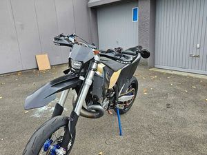 KTM EXC 300 MIT SEHR VIELEN NEU TEILEN