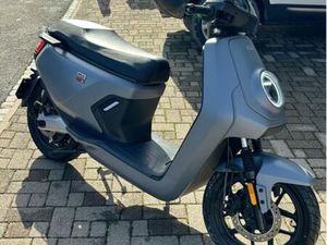 NIU MQI GT SCOOTER ÉLECTRIQUE 100KM/H GARANTIE