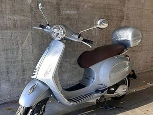 VESPA PIAGGIO 125 PRIMAVERA ABS, WIE NEU MIT ZUBEHÖR