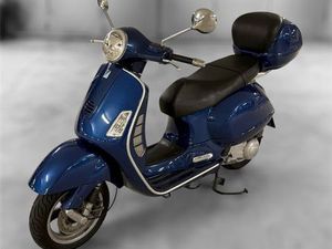PIAGGIO VESPA GT200 - MIT ZUBEHÖR