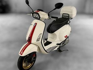 PIAGGIO VESPA SPRINT 125 RACING SIXTIES - MIT ZUBEHÖR