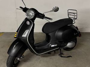 VESPA 300 GTS SUPER TECH SCHWARZ MATT