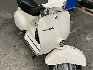 WUNDERSCHÖNE VESPA PRIMAVERA ET3 IN CREMEWEISS RESTAURIERT