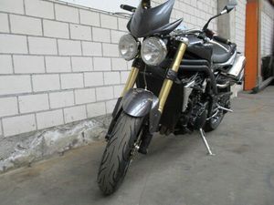 TRIUMPH SPEED TRIPLE 1050