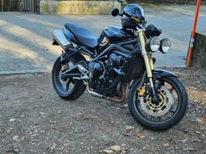 TRIUMPH STREET TRIPLE 675