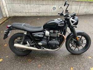 TRIUMPH STREET TWIN