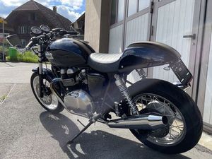 TRIUMPH THRUXTON 900