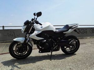 YAMAHA XJ6