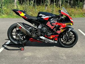 **EXKLUSIVE YAMAHA R1 RACE REDBULL EDITION ZU VERKAUFEN**