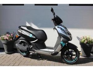 PEUGEOT KISBEE BROM/45KM/NIEUW/€2250 RIJKLAAR INCL KENTEKEN — SCOOTERS | PEUGEOT — MARKTPLAATS